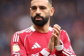 爱游戏体育-包含萨拉赫迎来二十赛季高光表现，曼联球迷沸腾！的词条