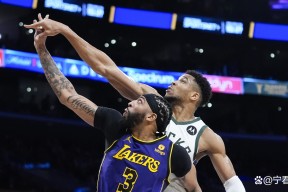 爱游戏-浓眉哥意外战胜湖人，领先优势明显引爆全场！观众掌声雷动的简单介绍