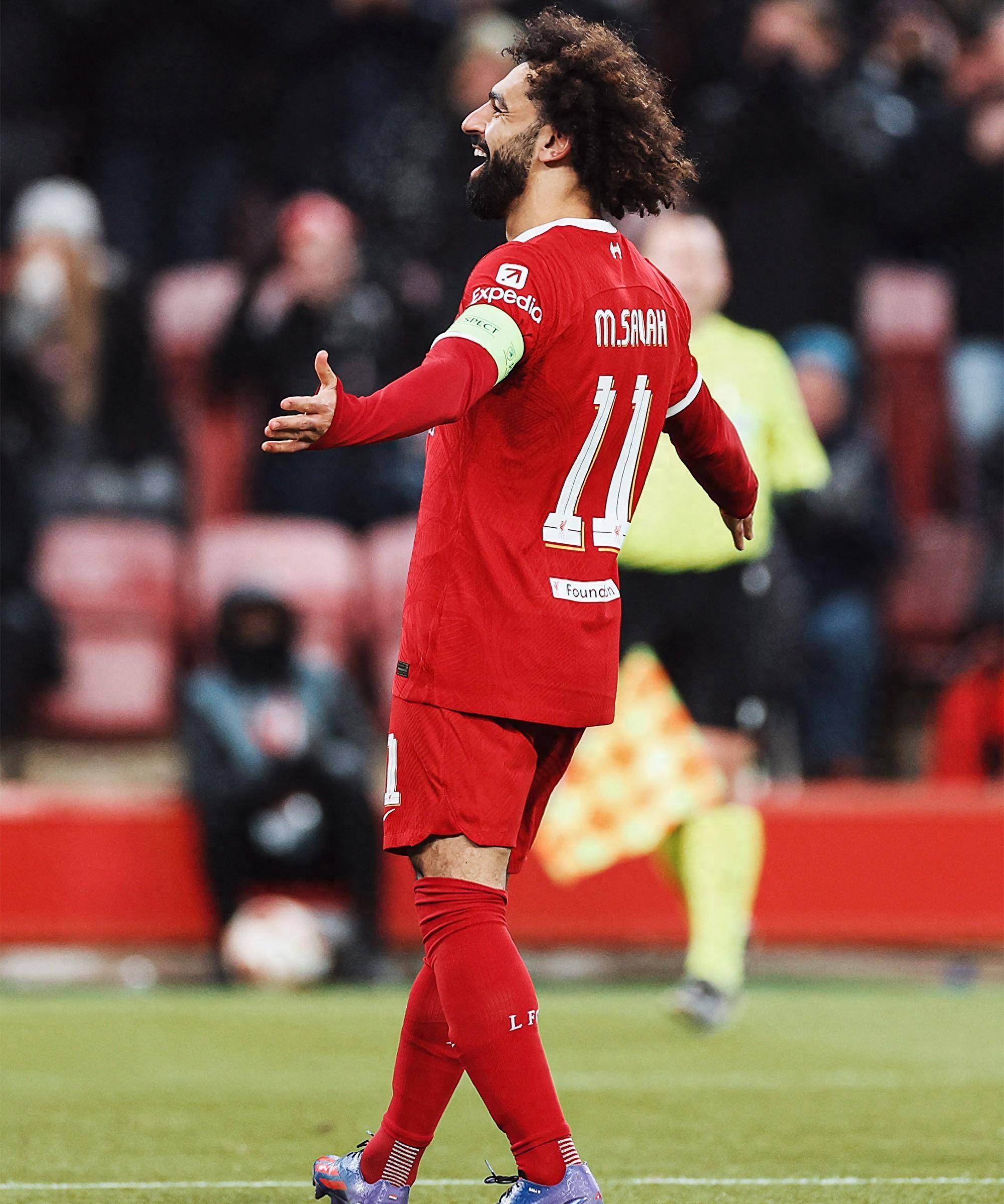 包含萨拉赫迎来二十赛季高光表现，曼联球迷沸腾！的词条